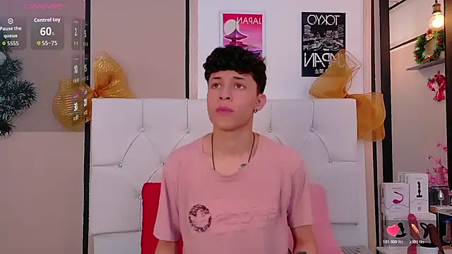 Axel  Evans online show from December 19, 2025, 1:46 pm