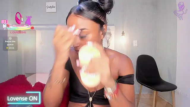 Snapshot of EsmeraldaNyx chatting on December 5, 2025, 9:12 pm EsmeraldaNyx online show from December 5, 2025, 9:12 pm