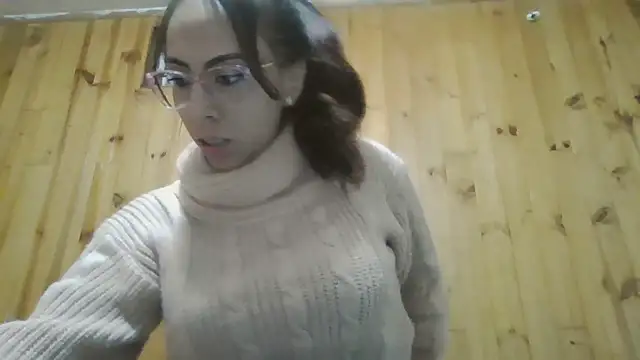 Snapshot of Roselingalvis13 chatting on October 8, 2025, 2:46 am Roselingalvis13 online show from October 8, 2025, 2:46 am