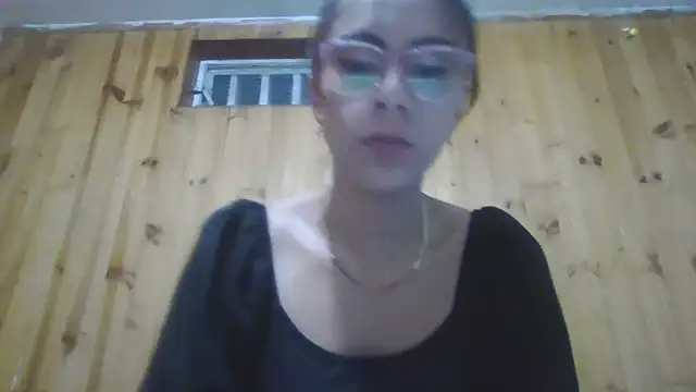 Snapshot of Roselingalvis13 chatting on October 5, 2025, 2:46 am Roselingalvis13 online show from October 5, 2025, 2:46 am
