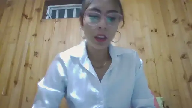Snapshot of Roselingalvis13 chatting on September 29, 2025, 2:40 am Roselingalvis13 online show from September 29, 2025, 2:40 am