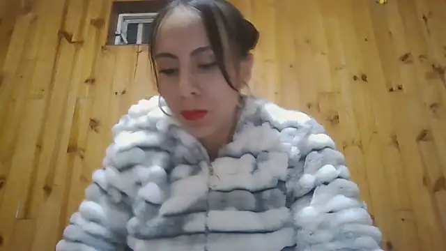 Snapshot of Roselingalvis13 chatting on October 20, 2025, 2:35 am Roselingalvis13 online show from October 20, 2025, 2:35 am