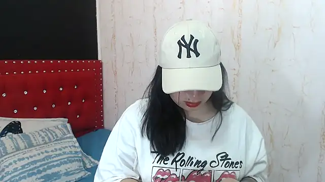 MiaKimky online show from November 19, 2025, 4:29 pm