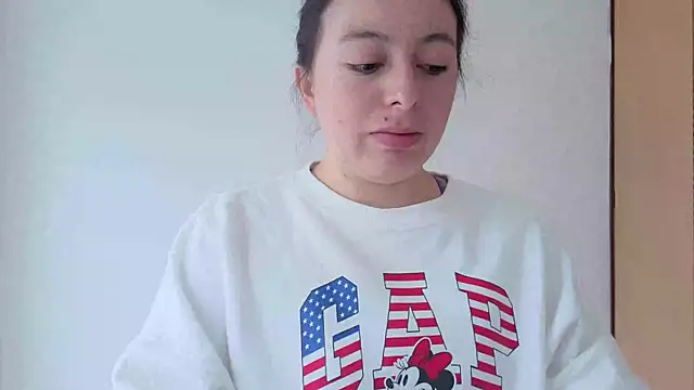 MiaKimky online show from October 8, 2025, 4:29 pm