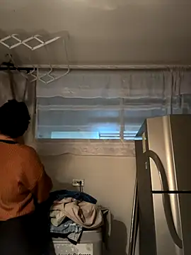 my aleja  online show from December 5, 2025, 2:10 am