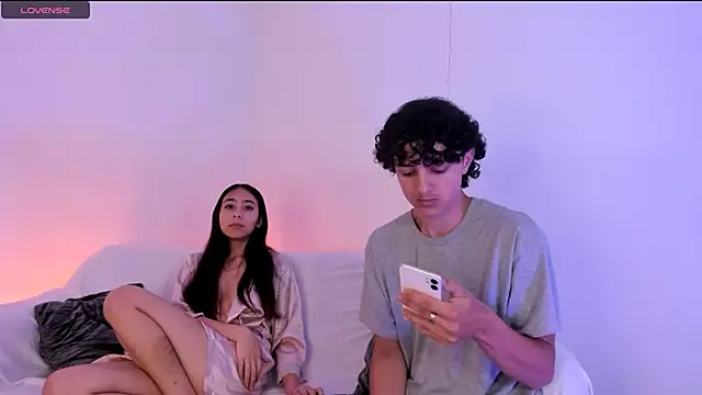 Snapshot of juliie_star chatting on November 23, 2025, 3:27 am juliie star online show from November 23, 2025, 3:27 am