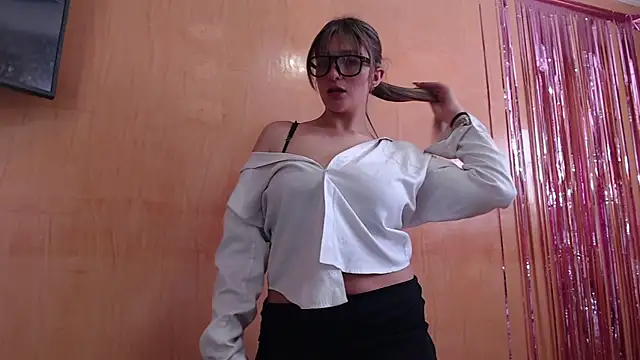 Snapshot of miss_lilieth chatting on September 29, 2025, 3:28 pm miss lilieth online show from September 29, 2025, 3:28 pm