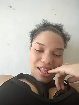 Snapshot of ChloeRaviss chatting on November 13, 2025, 4:44 pm ChloeRaviss online show from November 13, 2025, 4:44 pm