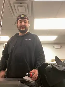 Snapshot of You-father chatting on December 19, 2025, 1:13 pm You-father online show from December 19, 2025, 1:13 pm