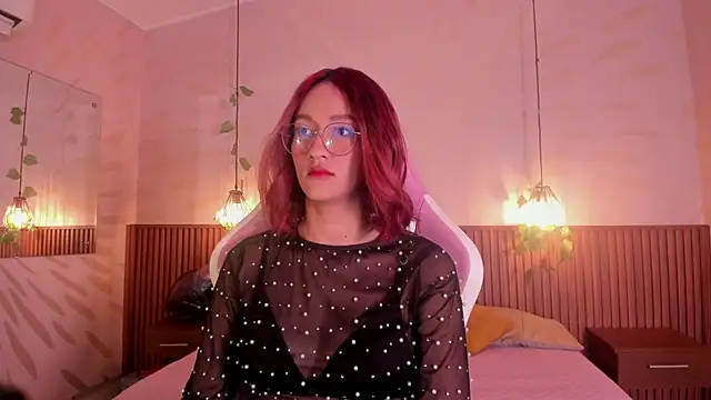 daphne courtis online show from February 7, 2026, 3:14 am