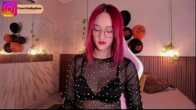 daphne courtis online show from October 25, 2025, 3:17 am