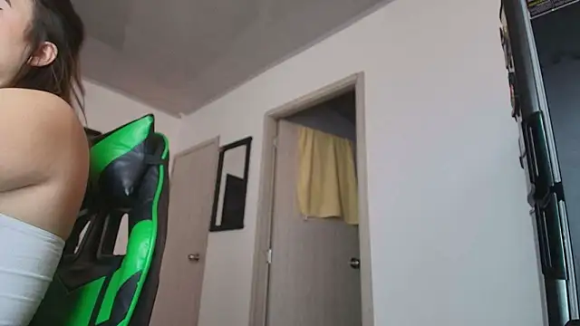 Snapshot of ImSophieFox chatting on January 9, 2026, 5:09 pm ImSophieFox online show from January 9, 2026, 5:09 pm