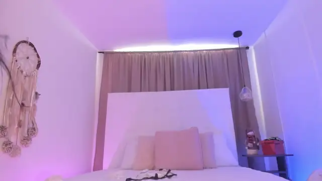 M0lly Beckers online show from November 11, 2025, 3:29 pm