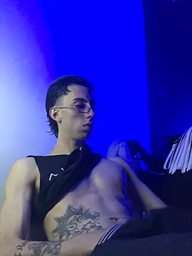 Snapshot of redmen69 chatting on March 3, 2026, 3:57 am redmen69 online show from March 3, 2026, 3:57 am