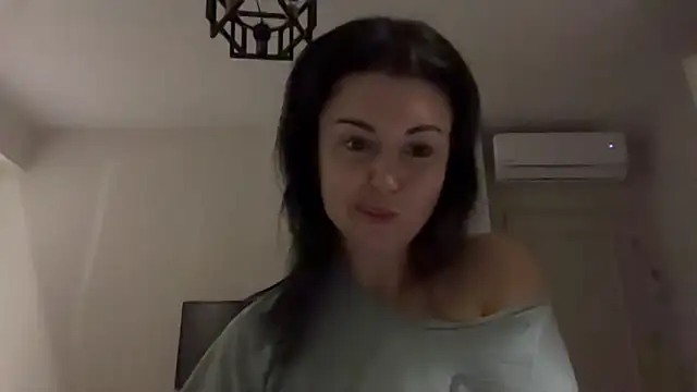 Snapshot of Gilin1 chatting on December 13, 2025, 8:48 pm Gilin1 online show from December 13, 2025, 8:48 pm