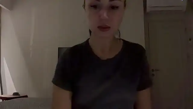 Snapshot of Gilin1 chatting on November 18, 2025, 7:50 pm Gilin1 online show from November 18, 2025, 7:50 pm