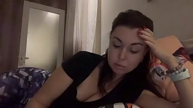 Snapshot of Gilin1 chatting on November 4, 2025, 7:39 pm Gilin1 online show from November 4, 2025, 7:39 pm