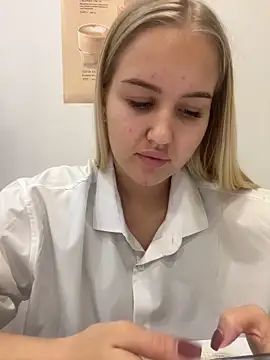 Snapshot of CandyVice chatting on November 22, 2025, 5:12 pm CandyVice online show from November 22, 2025, 5:12 pm