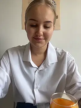 Snapshot of CandyVice chatting on November 5, 2025, 7:33 am CandyVice online show from November 5, 2025, 7:33 am