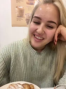 Snapshot of CandyVice chatting on November 13, 2025, 5:17 pm CandyVice online show from November 13, 2025, 5:17 pm