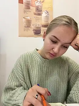 Snapshot of CandyVice chatting on November 12, 2025, 5:17 pm CandyVice online show from November 12, 2025, 5:17 pm