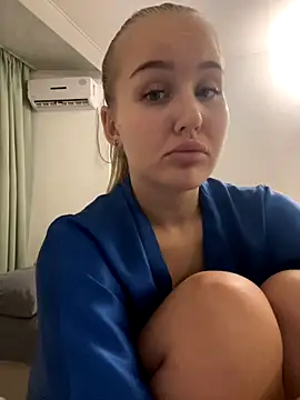 Snapshot of CandyVice chatting on November 5, 2025, 7:39 pm CandyVice online show from November 5, 2025, 7:39 pm