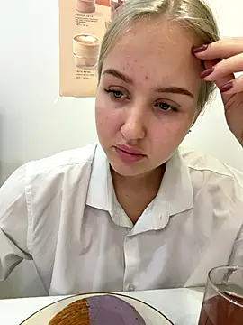 Snapshot of CandyVice chatting on November 11, 2025, 5:08 pm CandyVice online show from November 11, 2025, 5:08 pm