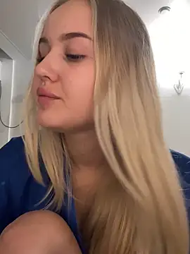 Snapshot of CandyVice chatting on November 7, 2025, 4:22 pm CandyVice online show from November 7, 2025, 4:22 pm