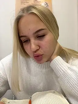 Snapshot of CandyVice chatting on November 21, 2025, 5:12 pm CandyVice online show from November 21, 2025, 5:12 pm