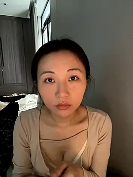 haiyan125216 online show from November 13, 2025, 6:39 am