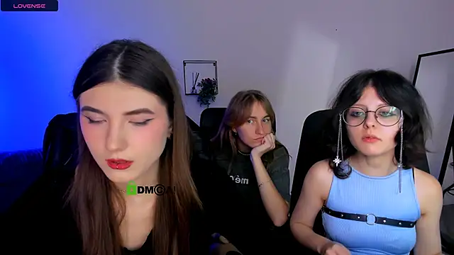 lissa night online show from September 21, 2025, 2:11 pm