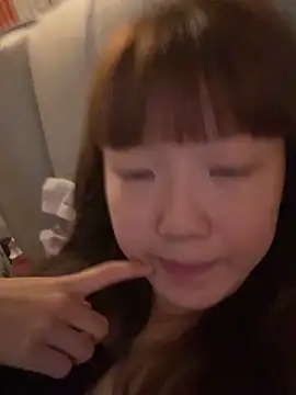 Snapshot of D-033 chatting on November 5, 2025, 4:26 am D-033 online show from November 5, 2025, 4:26 am