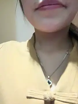 Snapshot of Bella_7777 chatting on June 10, 2026, 6:47 am Bella 7777 online show from June 10, 2026, 6:47 am