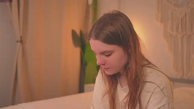 Lu  Lane online show from October 15, 2025, 8:33 am