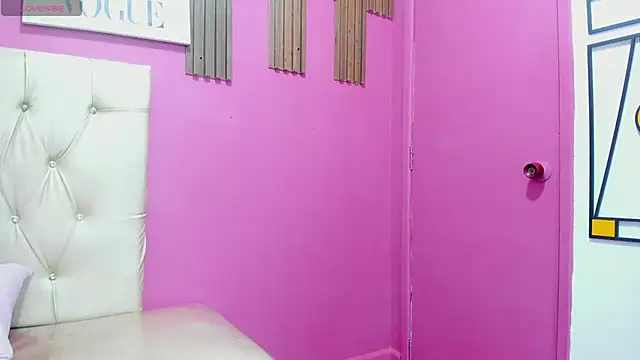 Snapshot of Lucia_Spear chatting on October 31, 2025, 1:08 pm Lucia Spear online show from October 31, 2025, 1:08 pm