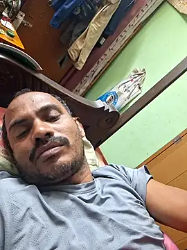 cutecouple1983 online show from November 30, 2025, 7:25 pm