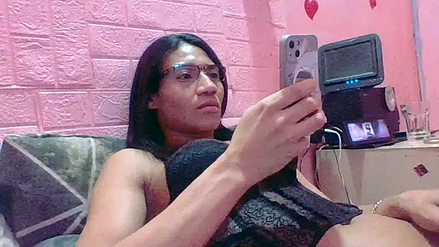 Snapshot of Kellye_hotTs chatting on April 21, 2026, 7:53 pm Kellye hotTs online show from April 21, 2026, 7:53 pm