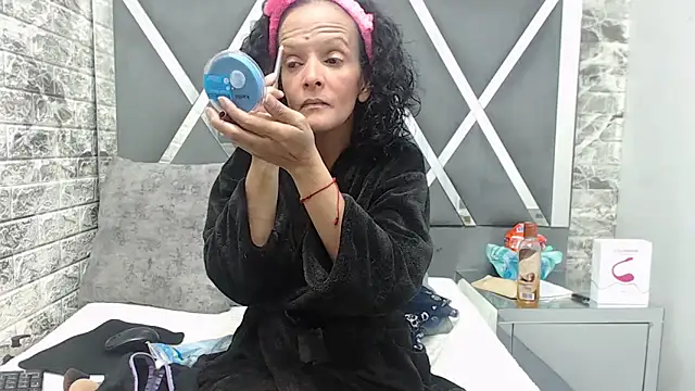 YanetRose online show from November 13, 2025, 3:32 am