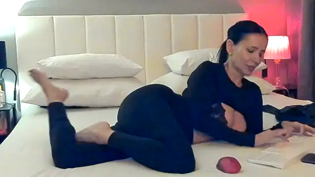 Snapshot of simonacavali chatting on November 19, 2025, 5:13 pm simonacavali online show from November 19, 2025, 5:13 pm