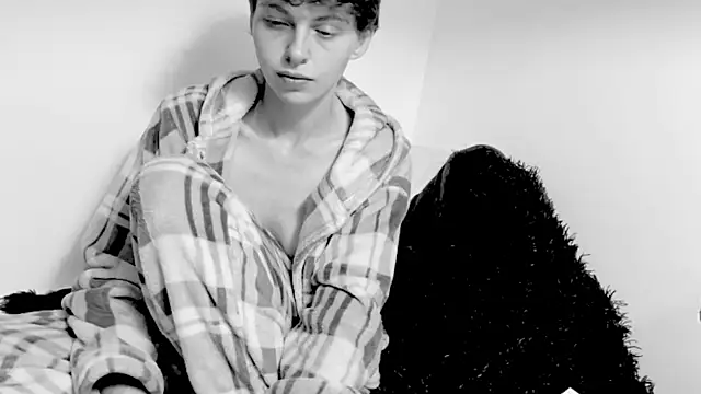 Snapshot of nyxofempusa chatting on October 4, 2025, 2:13 am nyxofempusa online show from October 4, 2025, 2:13 am