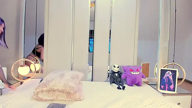 VesperVelvet online show from September 18, 2025, 8:23 pm