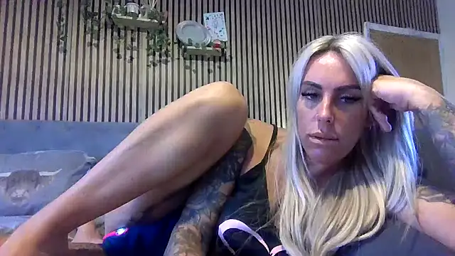 poppyinga1 online show from March 27, 2026, 8:22 am