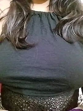 Snapshot of Ponds_beauty chatting on November 9, 2025, 10:58 pm Ponds beauty online show from November 9, 2025, 10:58 pm