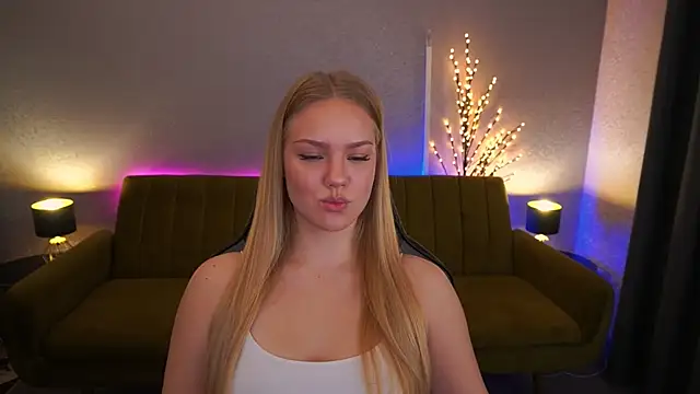 Snapshot of CelesteNoir chatting on October 28, 2025, 7:40 am CelesteNoir online show from October 28, 2025, 7:40 am