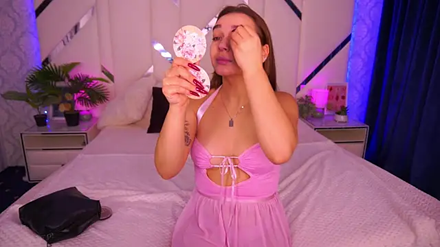 UrMuseOn online show from October 21, 2025, 6:24 am