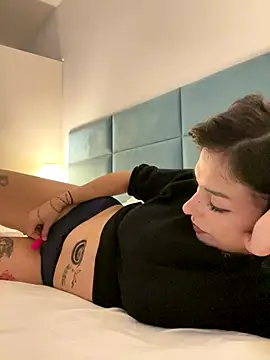 Snapshot of Piggiteablacktea chatting on November 11, 2025, 8:03 pm Piggiteablacktea online show from November 11, 2025, 8:03 pm