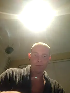 Snapshot of piercingpik chatting on June 10, 2026, 10:33 pm piercingpik online show from June 10, 2026, 10:33 pm