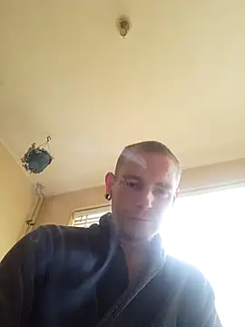 piercingpik online show from January 8, 2026, 12:33 pm