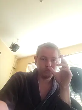 piercingpik online show from April 5, 2026, 11:50 am