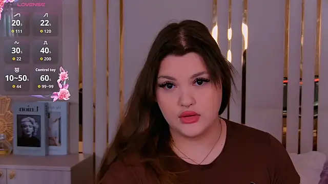 EmilyHyde online show from April 18, 2026, 8:53 pm